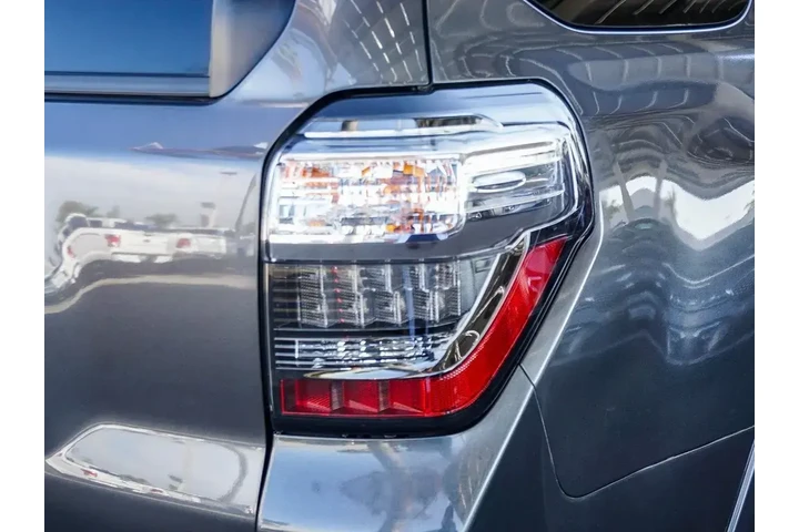 $31222 : Toyota 4Runner 2020 4x2 SR5 image 9