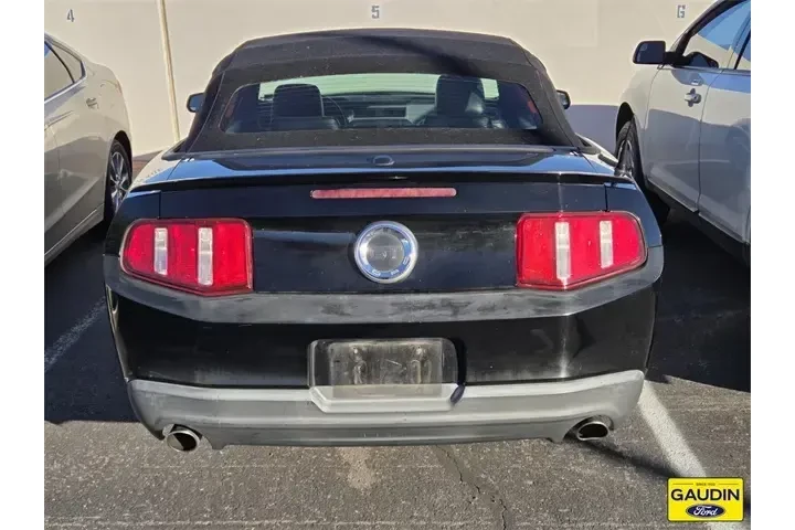 $15818 : Ford Mustang 2010 GT 2dr Con image 2