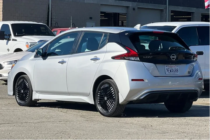 $18500 : Nissan LEAF 2023 SV PLUS 4dr image 6