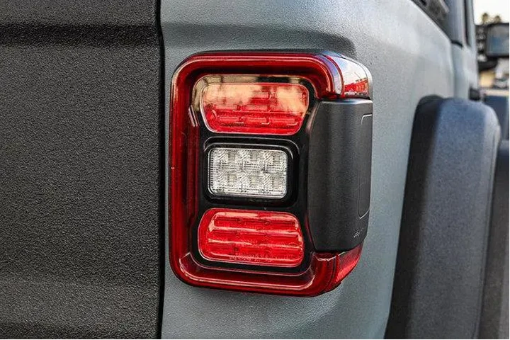 Jeep Gladiator 2024 4x4 Rubi image 9