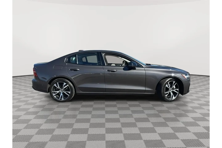 $33989 : 2024 S60 Plus Dark Theme image 7