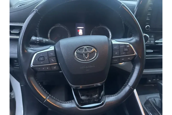 $27750 : Toyota Highlander 2021 LE 4d image 9