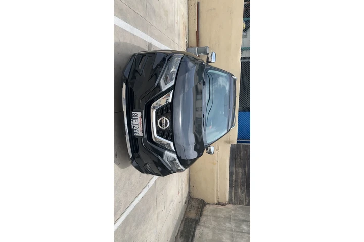 $8500 : 2017 NISSAN ROUGUE * SALAVAJE* image 1