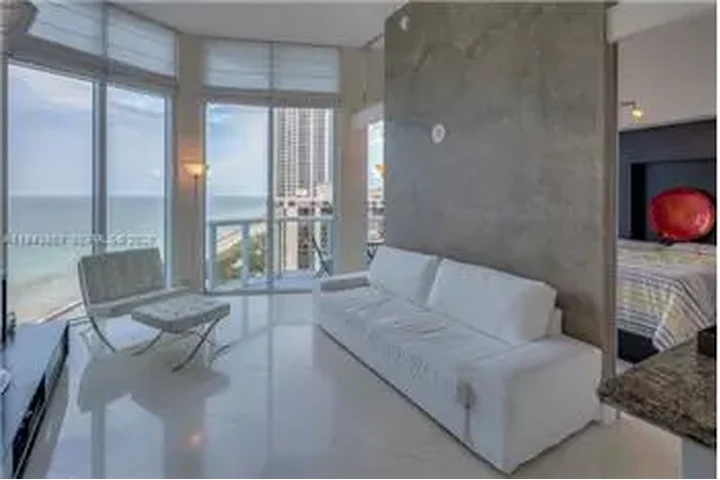 $4300 : Rental property with 1 bedro image 6