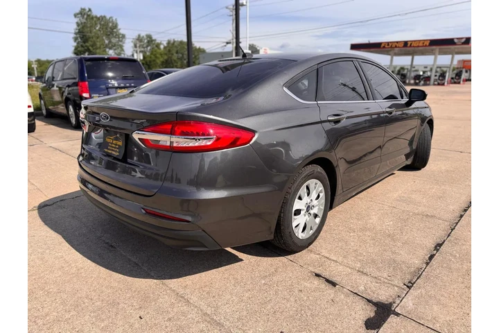 $9999 : 2019 Fusion S image 9