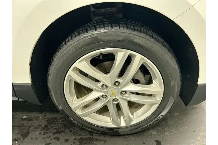 $17211 : Chevrolet Equinox 2020 4x4 P image 8