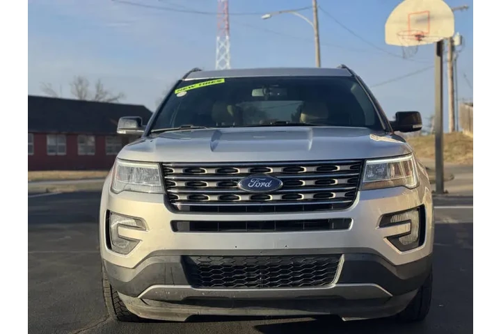 $10999 : 2017 Explorer XLT image 3