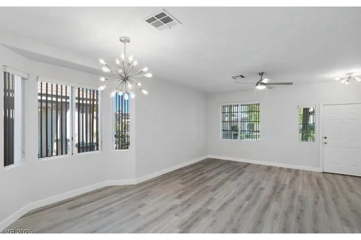 $1200 : 2 Bedroom Home in Las Vegas image 2