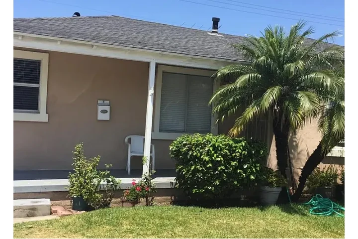 $1799 : Casa De Renta En  South gates image 1