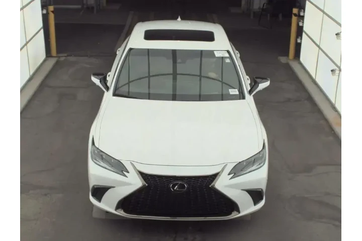 $35890 : Lexus ES 300h 2023 F SPORT D image 2