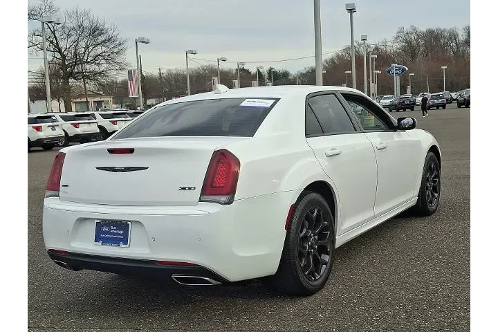 $29588 : Chrysler 300 2023 AWD Tourin image 6