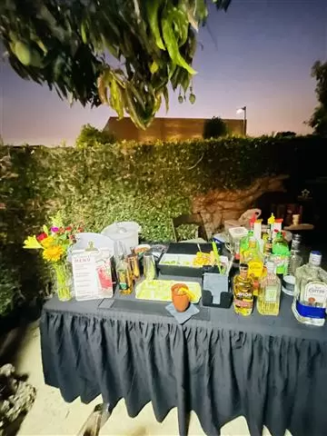 BARTENDER Y MESEROS image 5