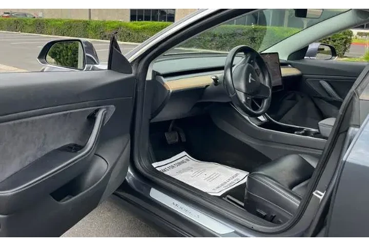 $19900 : Tesla Model 3 2018 Mid Range image 6
