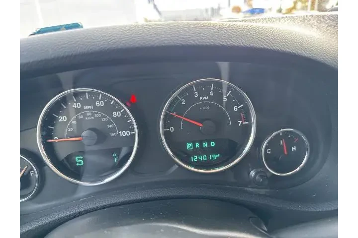 $18129 : Jeep Wrangler JK Unlimited 2 image 4