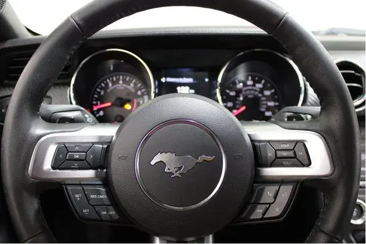 $21915 : Ford Mustang 2017 V6 2dr Con image 8