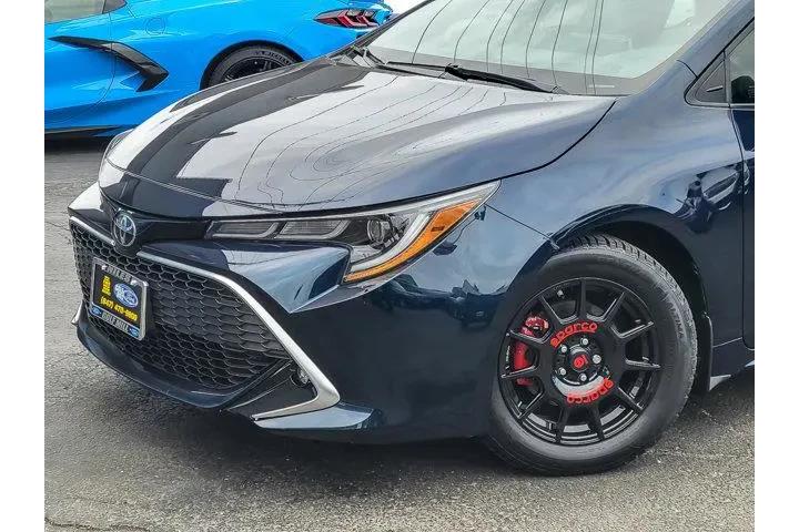 $26994 : Toyota Corolla Hatchback 202 image 2