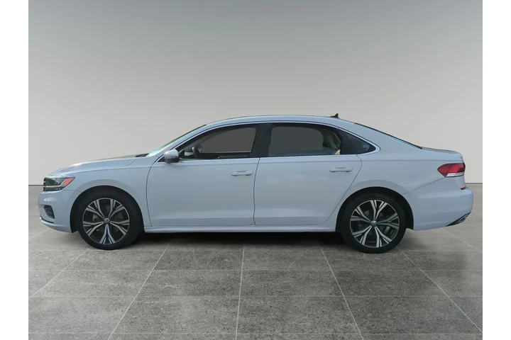 $22951 : Volkswagen Passat 2021 SE 4d image 2