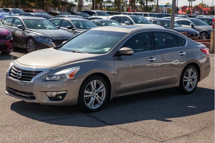 2013 Altima 3.5 SV image 9