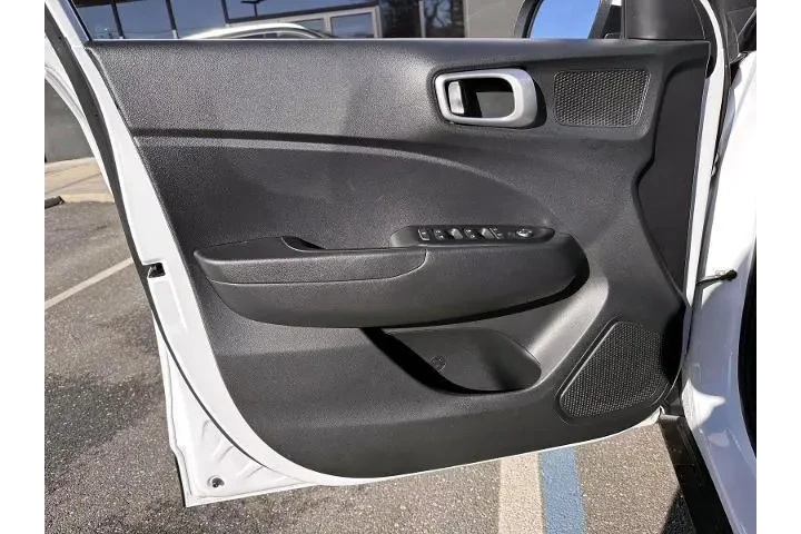 $15999 : Hyundai VENUE 2023 SE 4dr Cr image 8