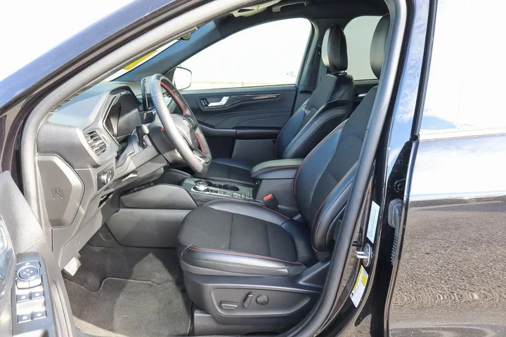 $24988 : 2025 Escape ST-Line AWD image 7