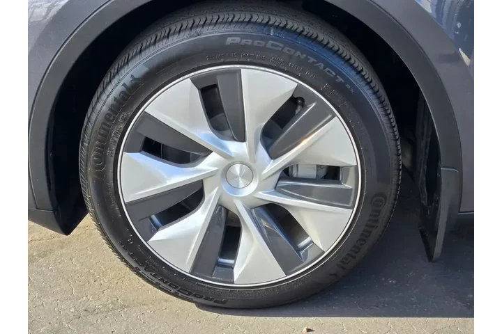 $31553 : Tesla Model Y 2023 AWD Long image 9