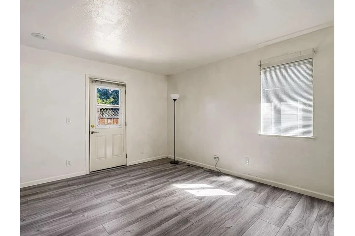 $1450 : 2/bed 1.5/bath Home for Rent image 7