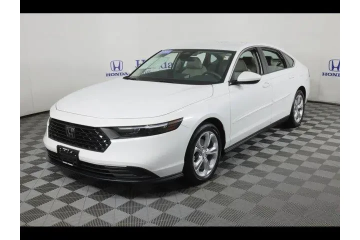 $25875 : Honda Accord 2023 LX 4dr Sed image 3