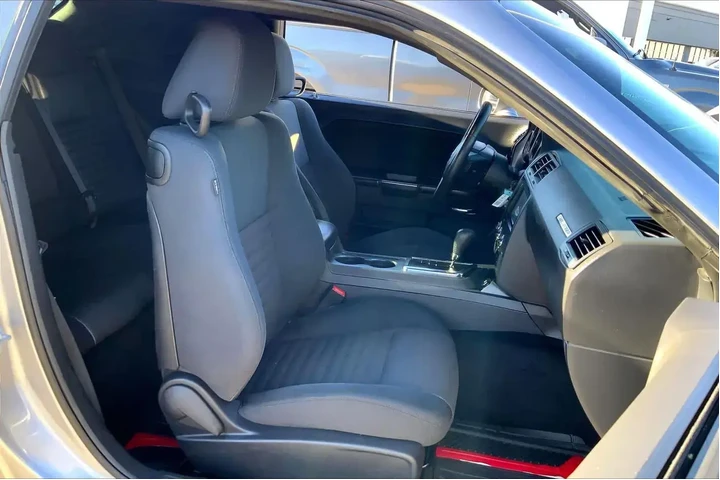 $11586 : Dodge Challenger 2014 SXT 2d image 7