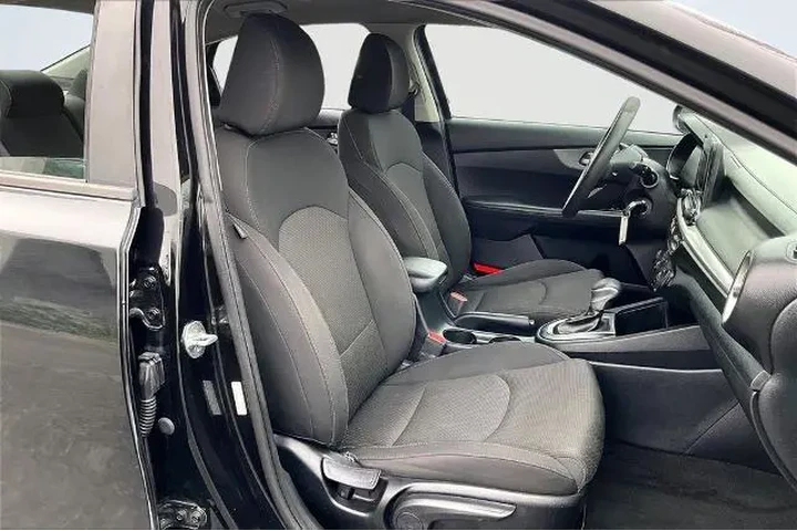 $10995 : Kia Forte 2020 LXS 4dr Sedan image 7