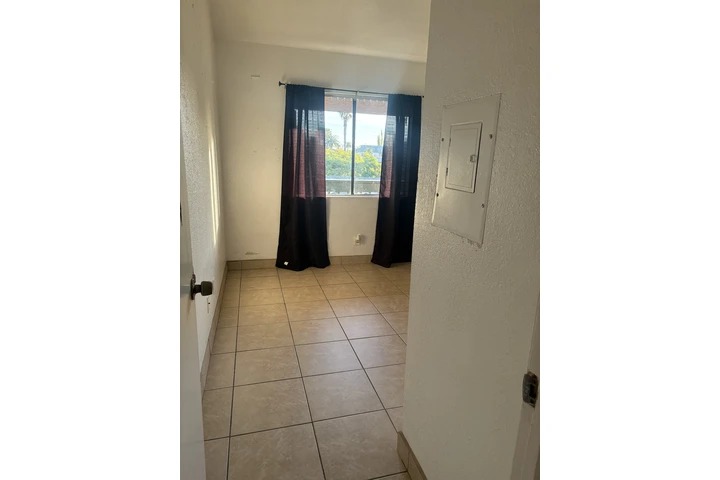 $1150 : CUARTO/ROOM WITH PRIVATE BAÑO image 2