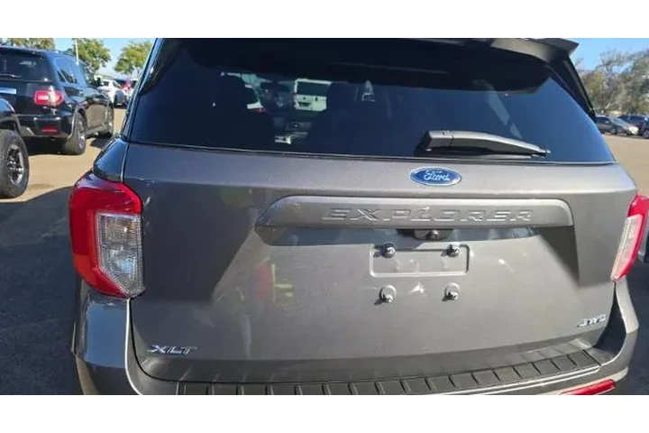 $35950 : Ford Explorer 2023 AWD XLT 4 image 5