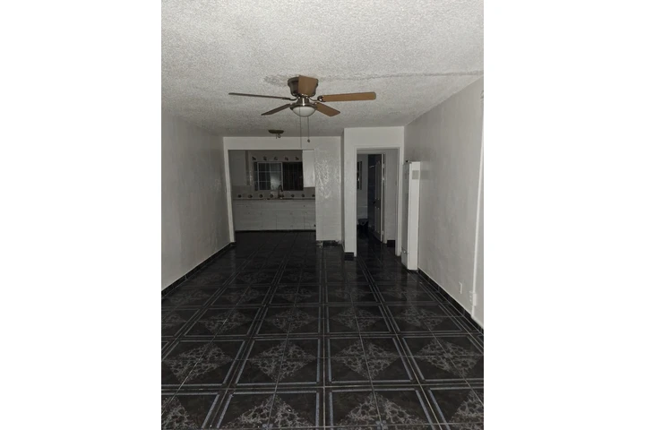 $2400 : Aprt. rent los Angeles a.90002 image 1