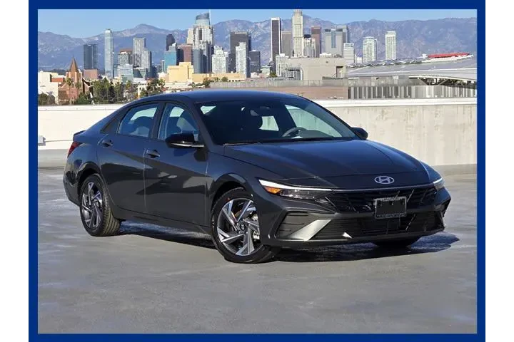 $25035 : Hyundai ELANTRA 2025 SEL Spo image 2