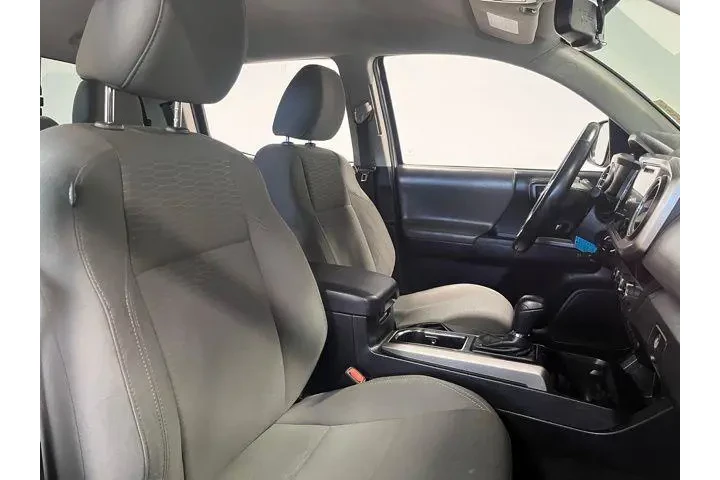 $29402 : Toyota Tacoma 2017 image 10