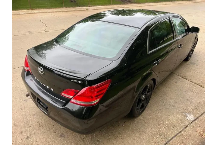 $3997 : 2006 Avalon Limited image 7