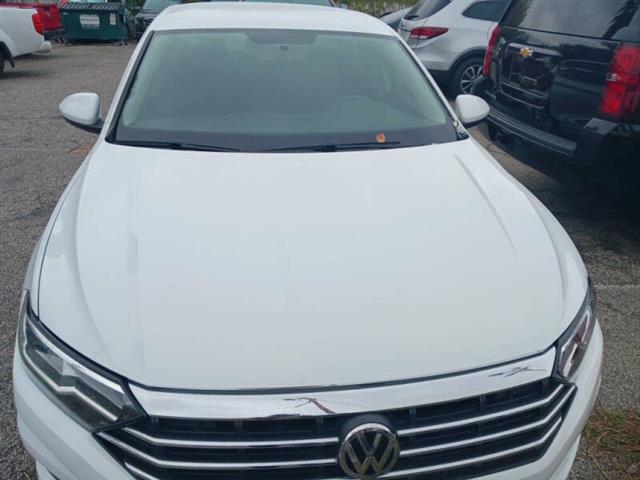 $15400 : 2019 Jetta R-Line image 1