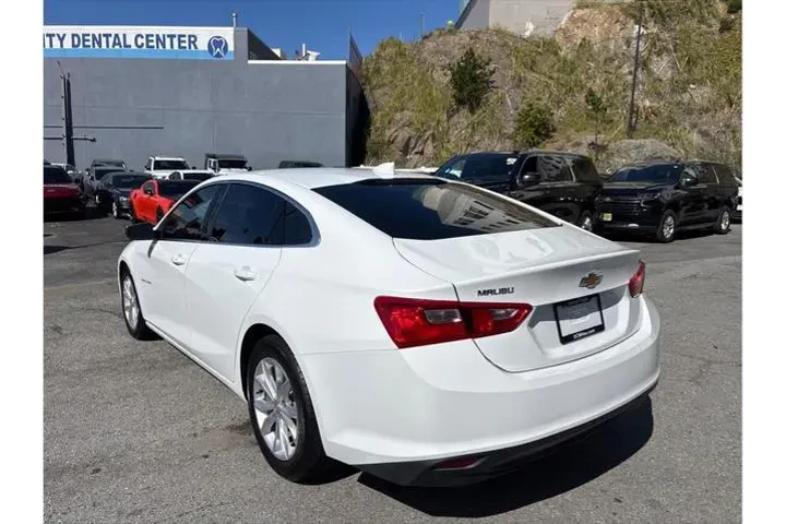 $16788 : Chevrolet Malibu 2023 LT 4dr image 4
