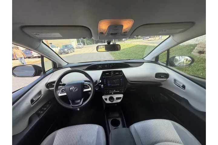 $7999 : 2016 Prius Two image 7