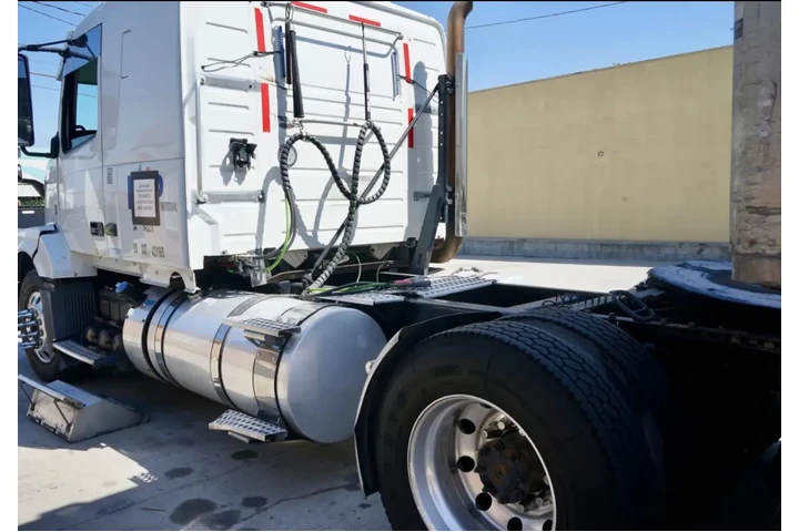 $9500 : 2014 VOLVO VNL PARTES image 8