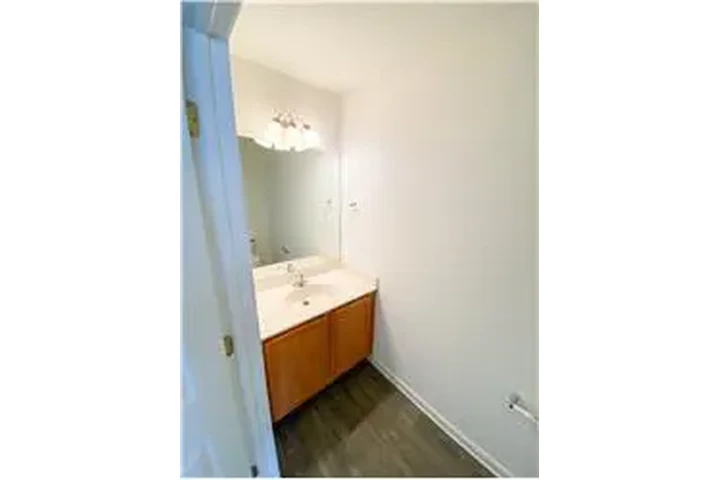 $1550 : Rental property with 2 bedro image 8