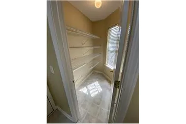 $1900 : Rental property with 3 bedro image 8