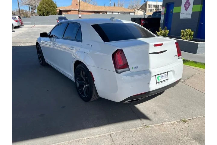 2021 300 S V6 RWD image 7