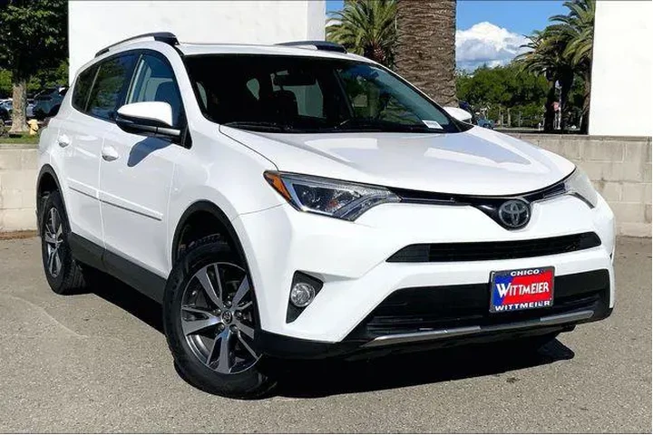 $17985 : Toyota RAV4 2017 AWD XLE 4dr image 2