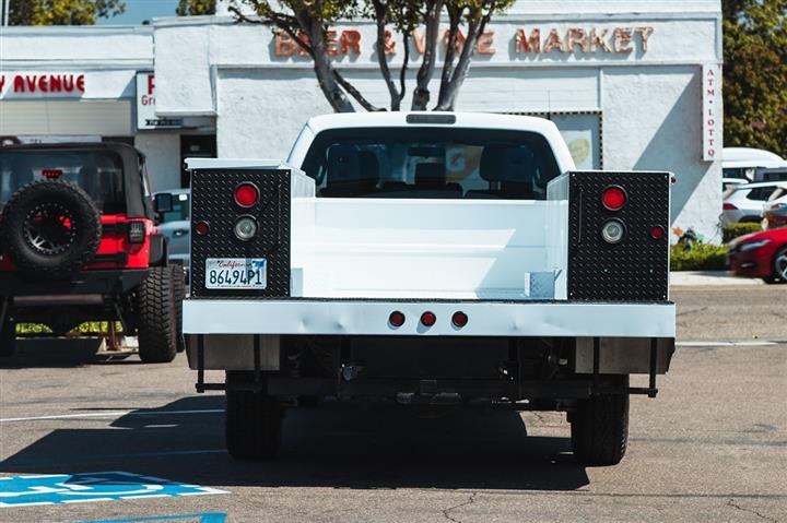 2016 Super Duty F-350 SRW XL image 7