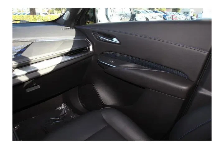 $37021 : Cadillac XT4 2024 Sport 4dr image 6
