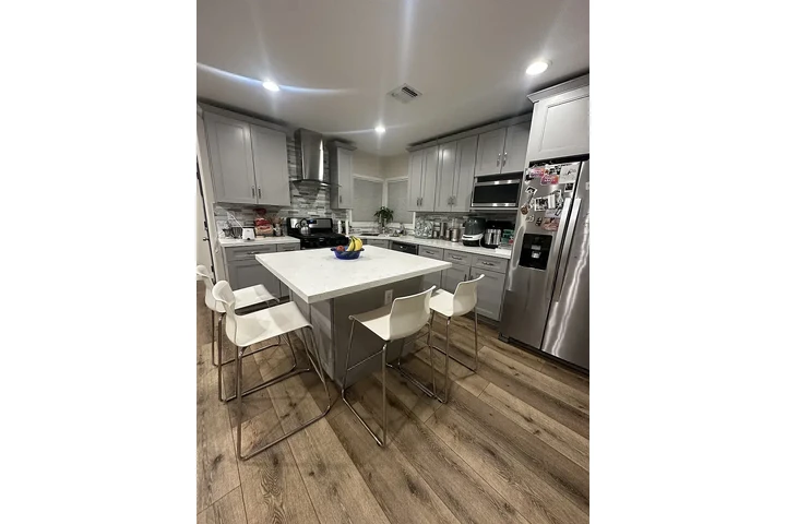 $1500 : East Los Angeles 2 & 2 Bath image 8