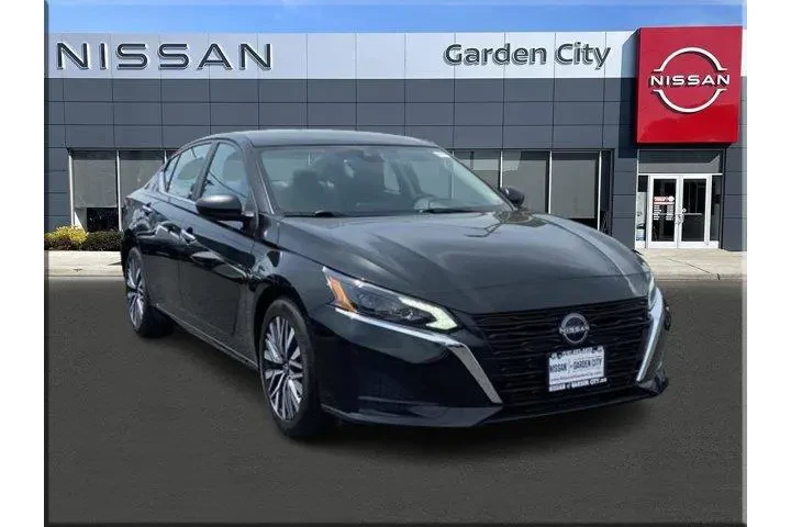 $17053 : Nissan Altima 2025 2.5 SV 4d image 1