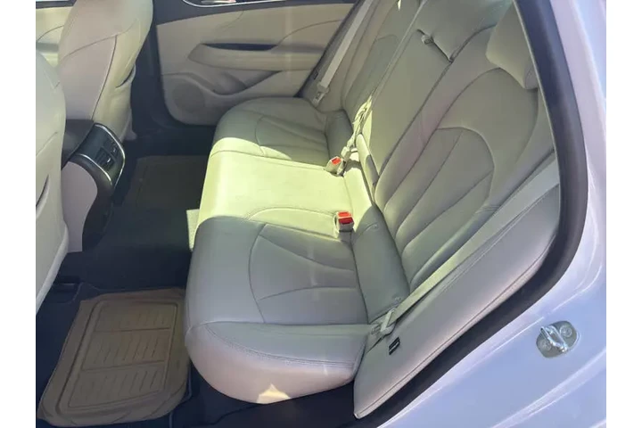 2017 LaCrosse Essence image 3