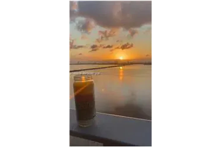 $10200 : Rental property with 3 bedro image 7