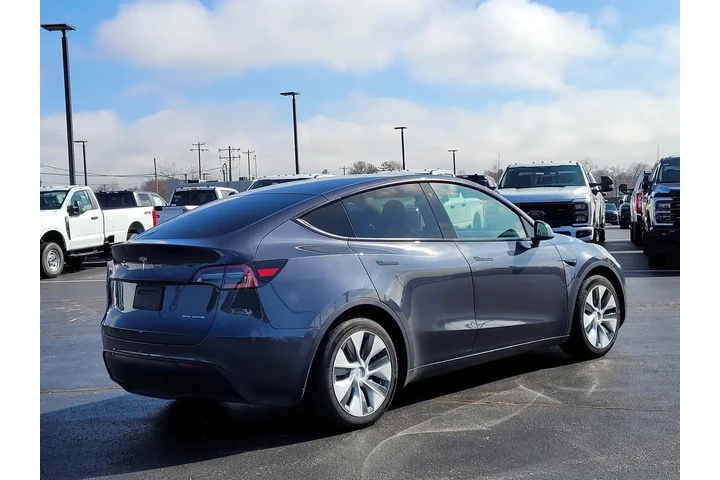 $27872 : Tesla Model Y 2021 AWD Long image 4